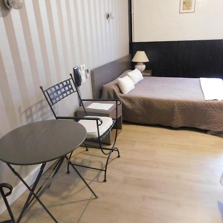Hotel" La Tour De L'Horloge " Rivesaltes Dış mekan fotoğraf
