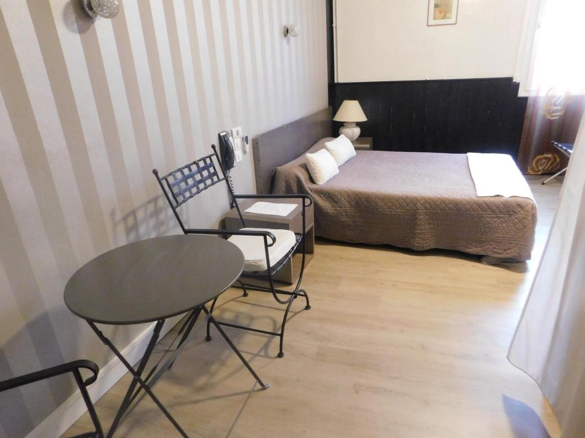 Hotel" La Tour De L'Horloge " Rivesaltes Dış mekan fotoğraf
