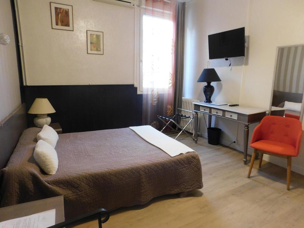 Hotel" La Tour De L'Horloge " Rivesaltes Dış mekan fotoğraf