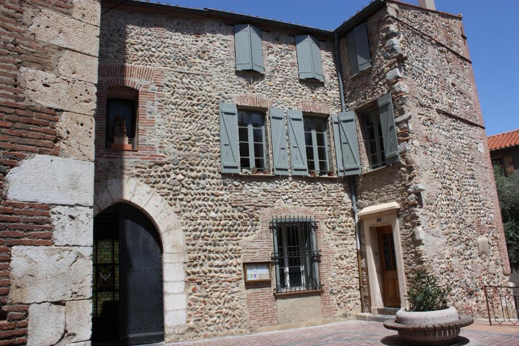 Hotel" La Tour De L'Horloge " Rivesaltes Dış mekan fotoğraf