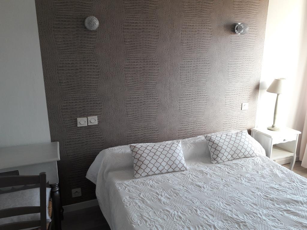 Hotel" La Tour De L'Horloge " Rivesaltes Dış mekan fotoğraf