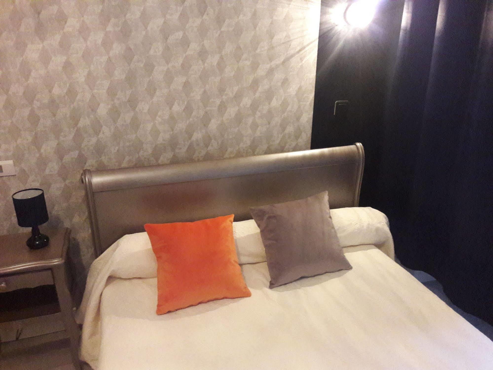 Hotel" La Tour De L'Horloge " Rivesaltes Dış mekan fotoğraf