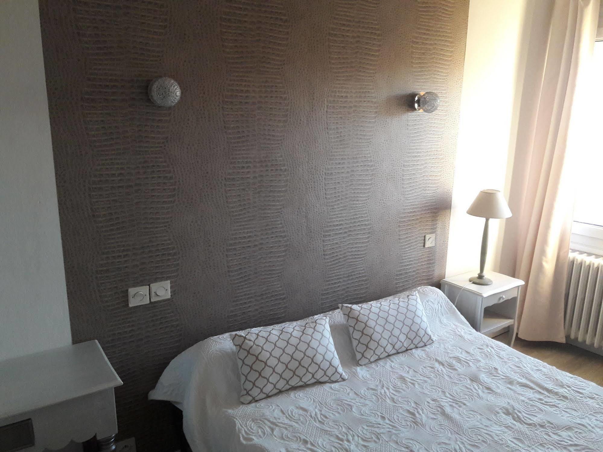 Hotel" La Tour De L'Horloge " Rivesaltes Dış mekan fotoğraf