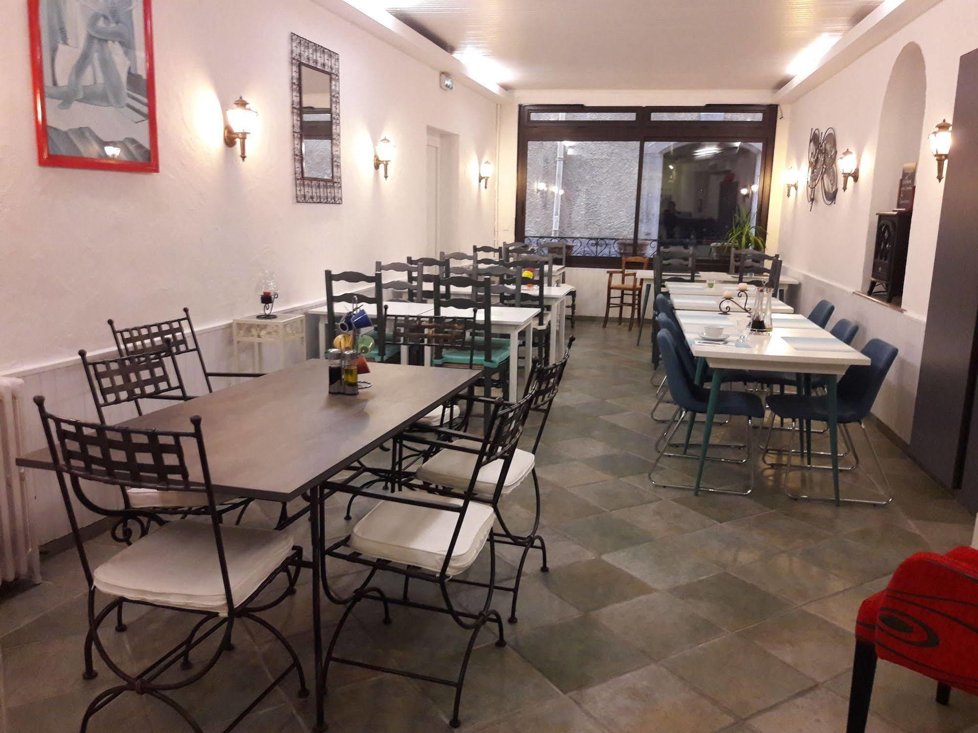 Hotel" La Tour De L'Horloge " Rivesaltes Dış mekan fotoğraf
