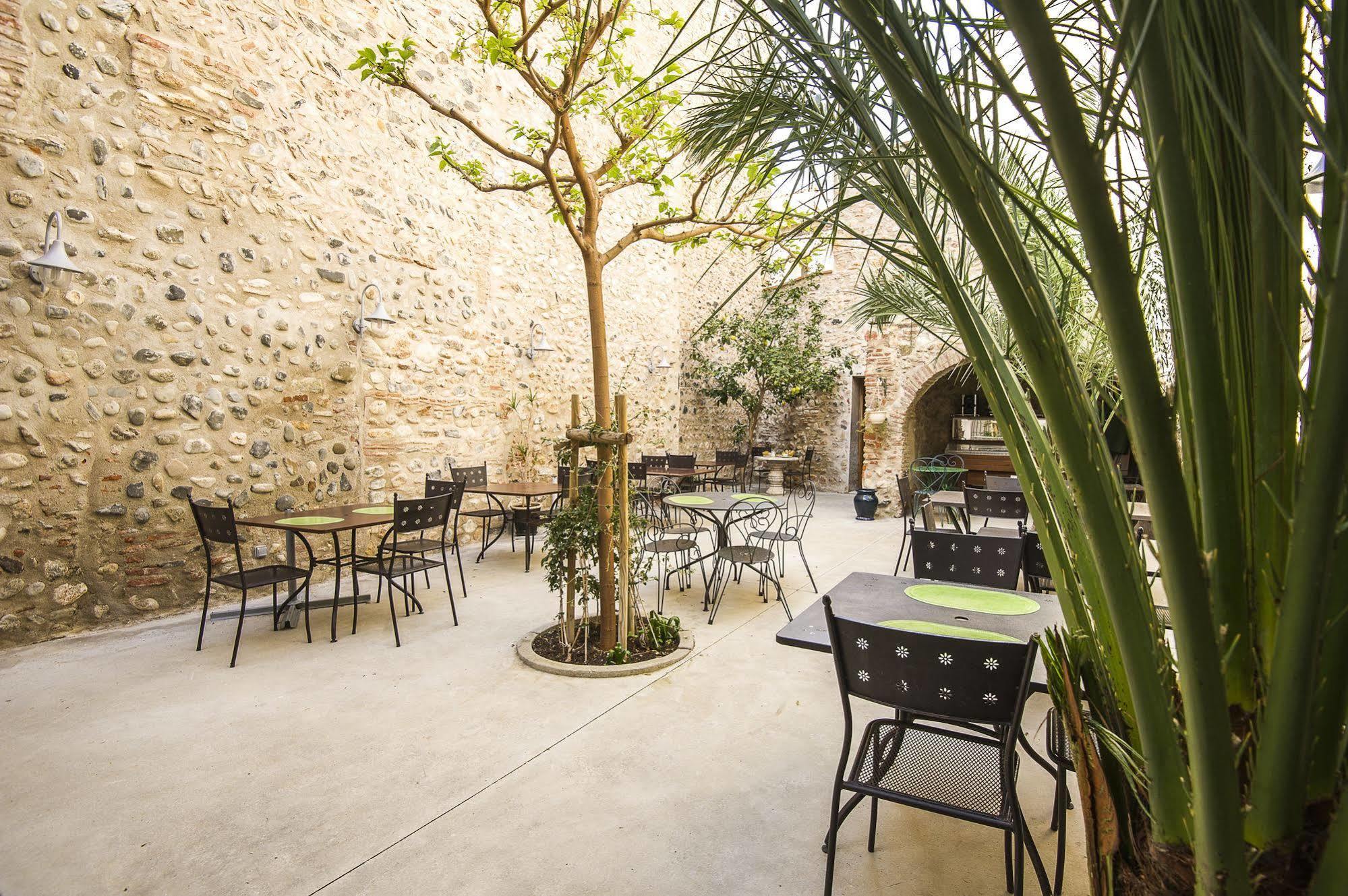 Hotel" La Tour De L'Horloge " Rivesaltes Dış mekan fotoğraf
